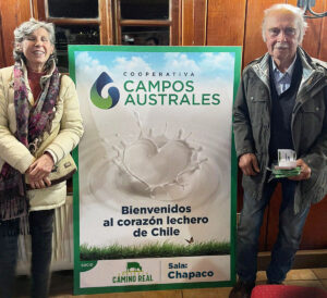 Guido Neumann y su esposa Pilar Sabugo. En la asamblea 2023 fue reconocido por ser el primer cooperado en entregar su producción a Campos Australes el 2019.